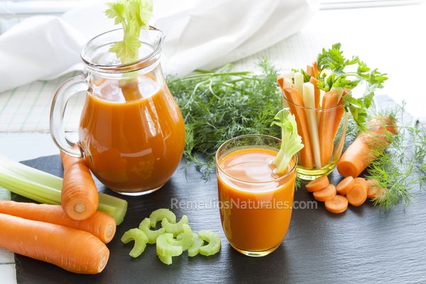remedios caseros para las varices: jugo de perejil apio y zanahoria